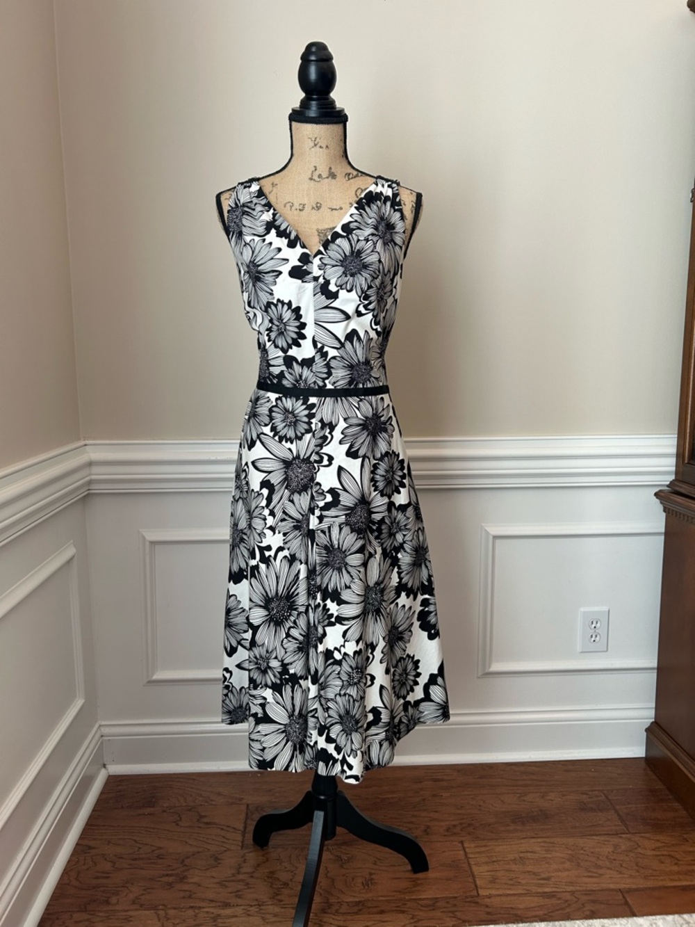 Talbot’s Black & White Floral V-Neck Sleeveless Dress